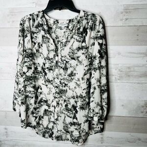 Katherine Barclay Balck And White Floral Blouse